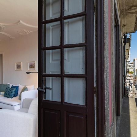 Porto 61 - Bright 2Br W/ Balcony By Lovelystay Luaran gambar