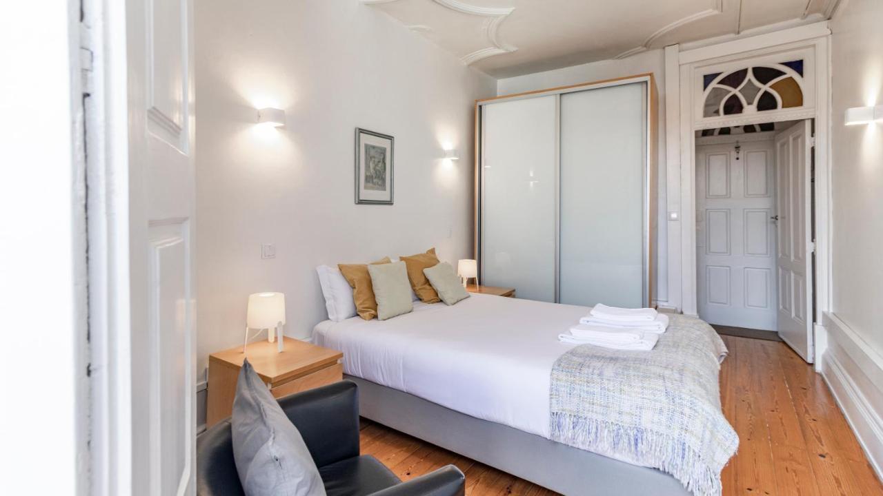 Porto 61 - Bright 2Br W/ Balcony By Lovelystay Luaran gambar