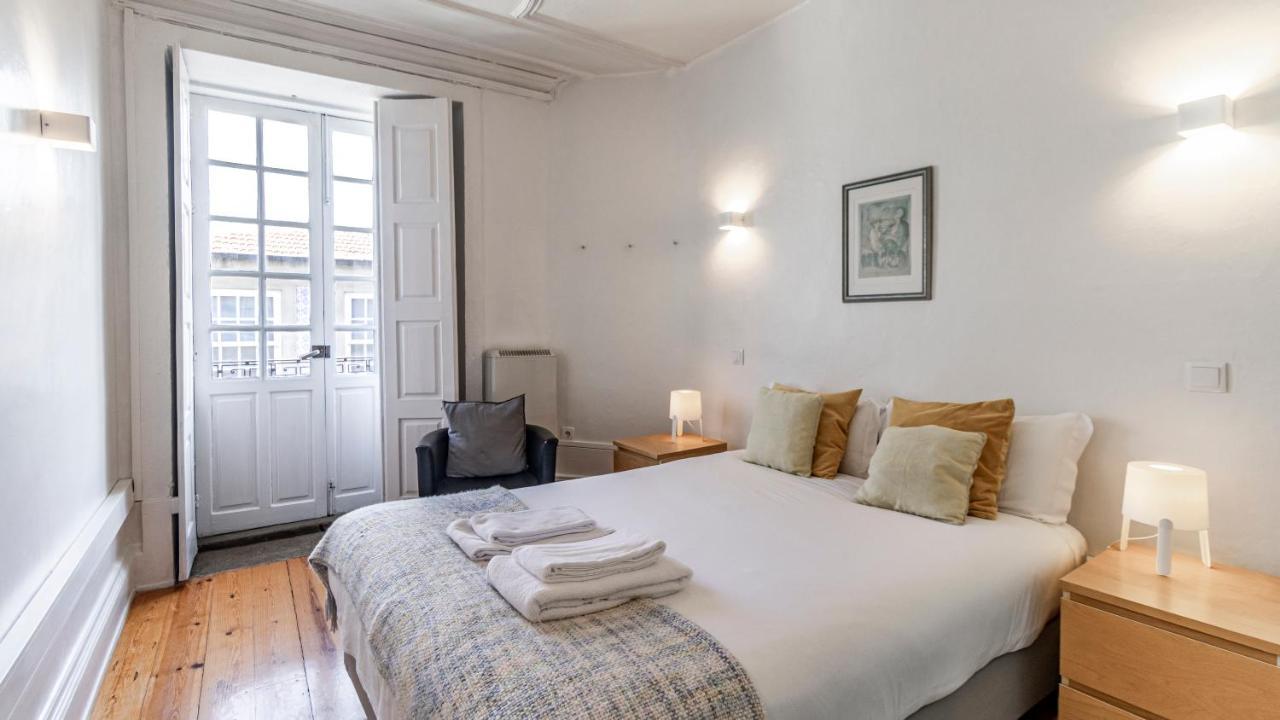 Porto 61 - Bright 2Br W/ Balcony By Lovelystay Luaran gambar