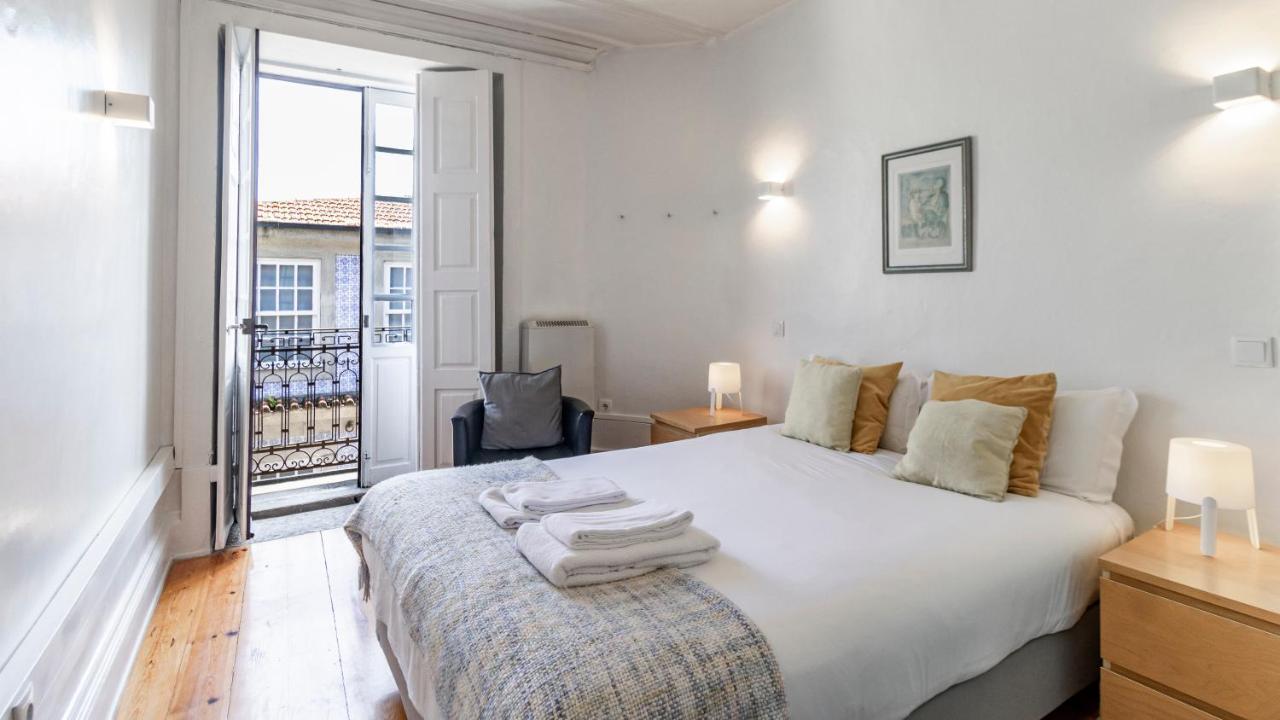 Porto 61 - Bright 2Br W/ Balcony By Lovelystay Luaran gambar