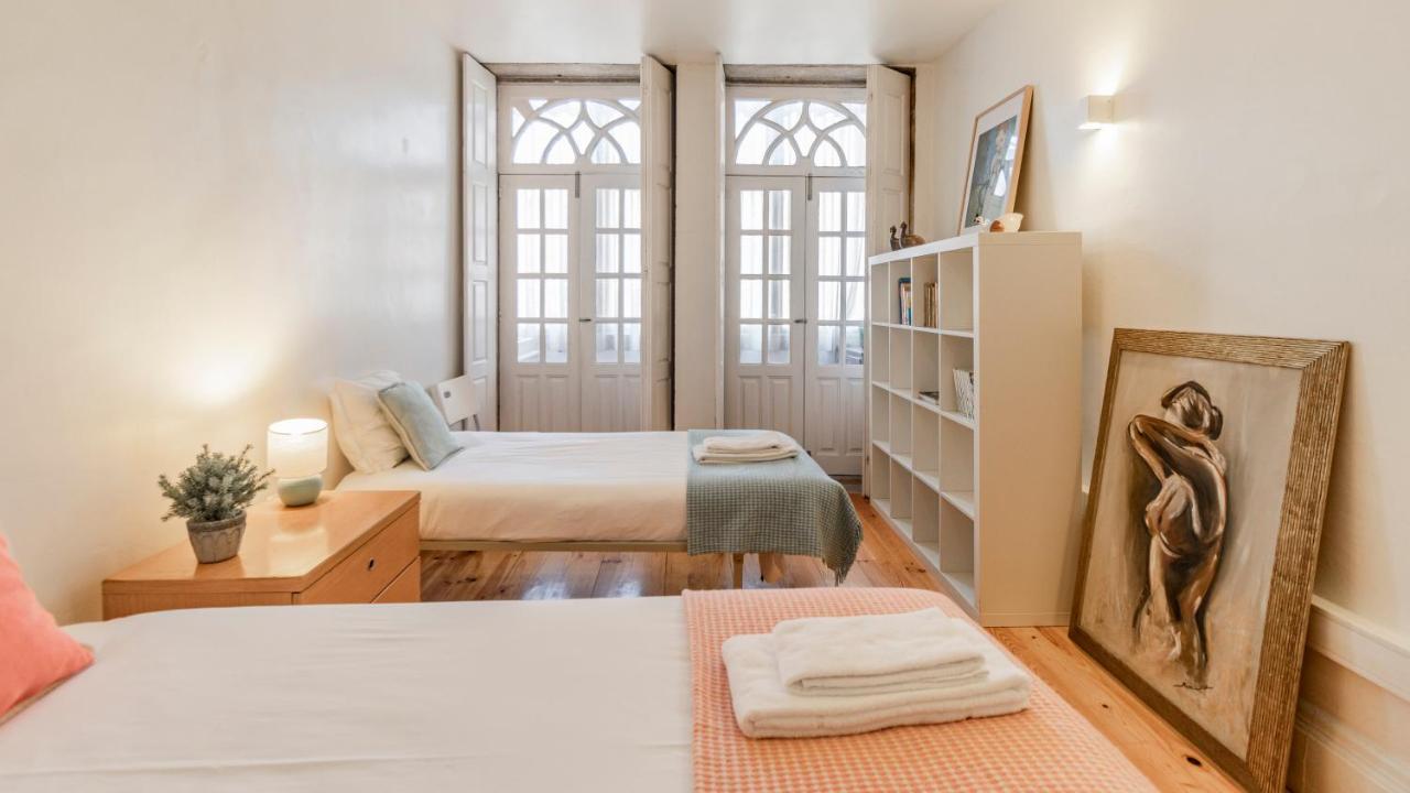 Porto 61 - Bright 2Br W/ Balcony By Lovelystay Luaran gambar