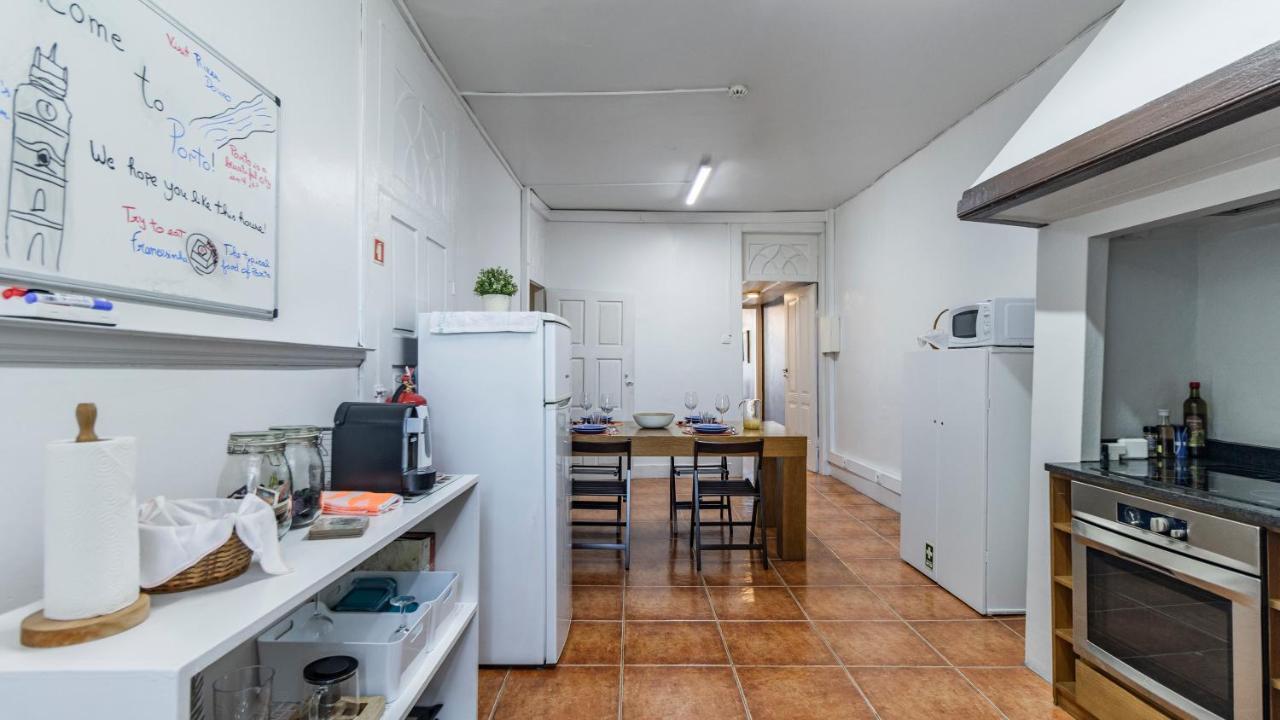 Porto 61 - Bright 2Br W/ Balcony By Lovelystay Luaran gambar