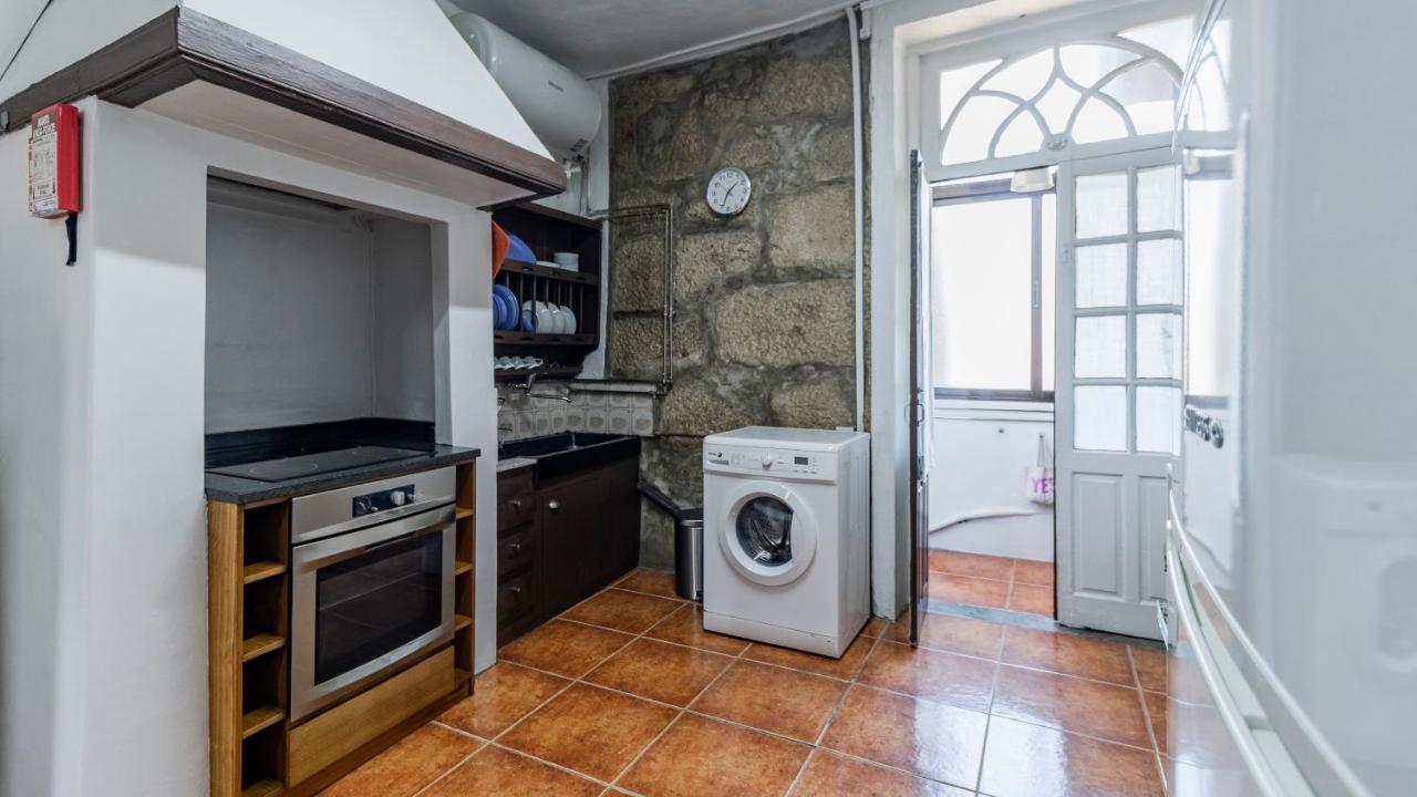 Porto 61 - Bright 2Br W/ Balcony By Lovelystay Luaran gambar