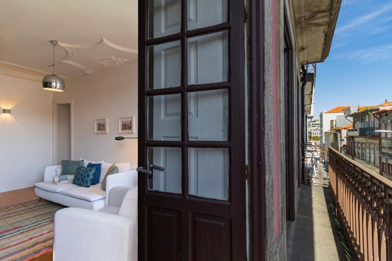 Porto 61 - Bright 2Br W/ Balcony By Lovelystay Luaran gambar