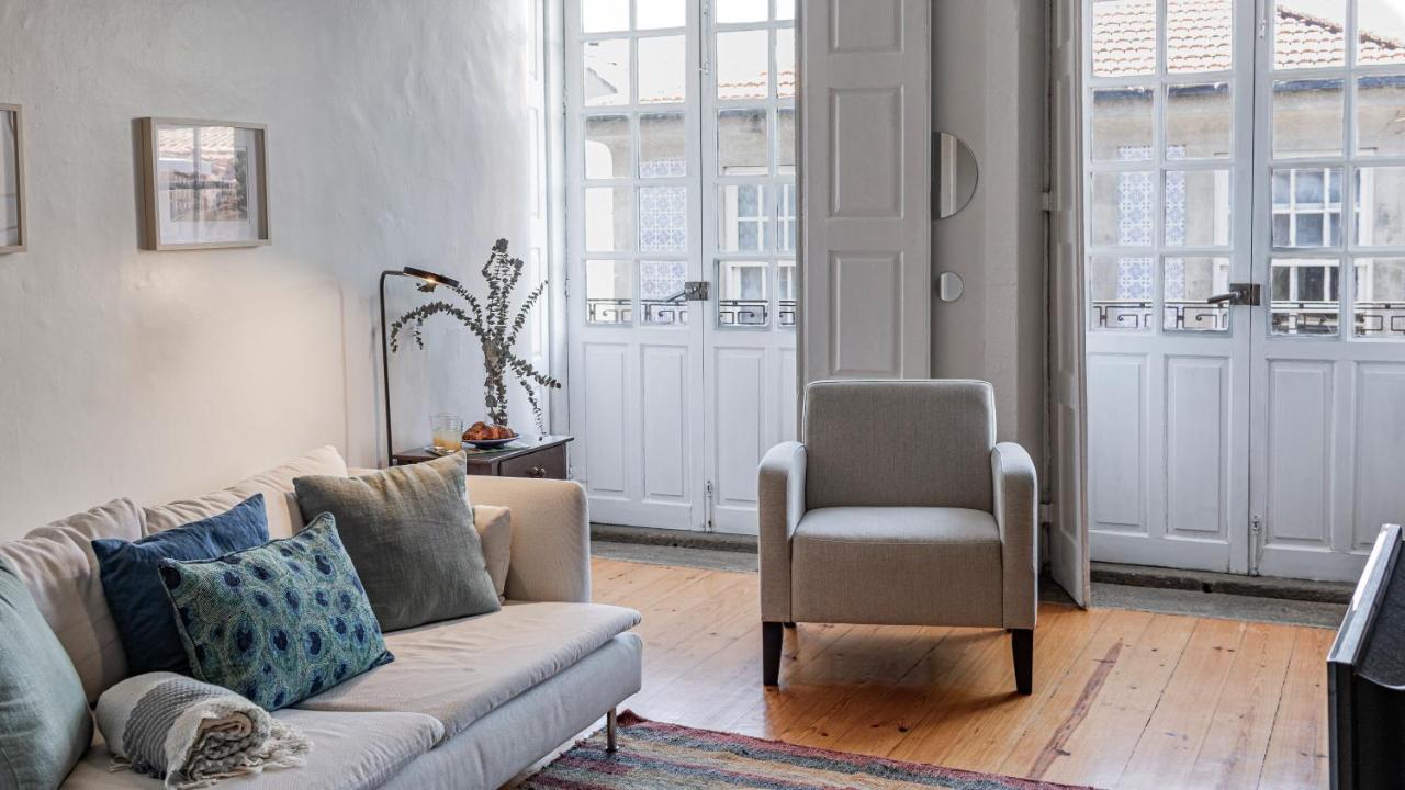 Porto 61 - Bright 2Br W/ Balcony By Lovelystay Luaran gambar